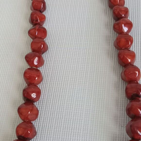 Dark Red Glossy Marble Finish Plastic Beaded Single Strand Lightweight Necklace - Picture 6 of 9